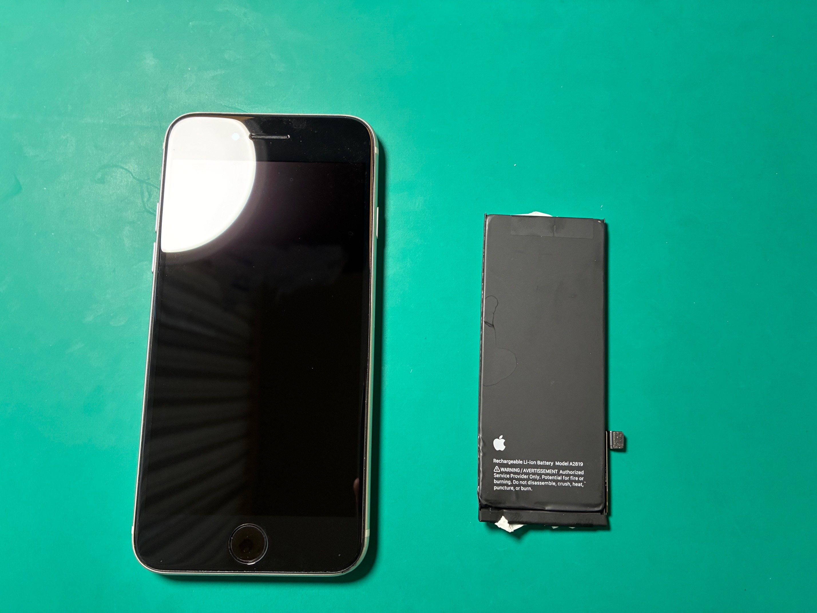 西元町よりお越しのお客様よりiPhoneSE3のバッテリー交換をご依頼いただきました！